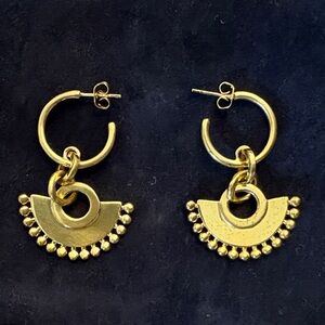 Chic Gold Dangle Earrings